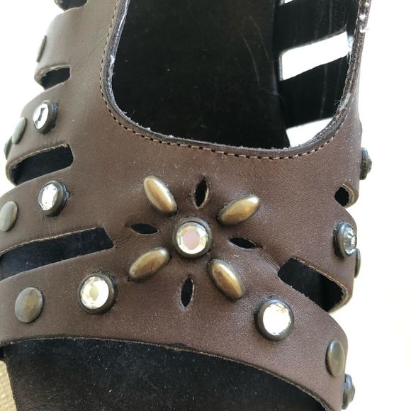 Isabella Fiore Cut-Out Studded Leather Sandals - Picture 8 of 15